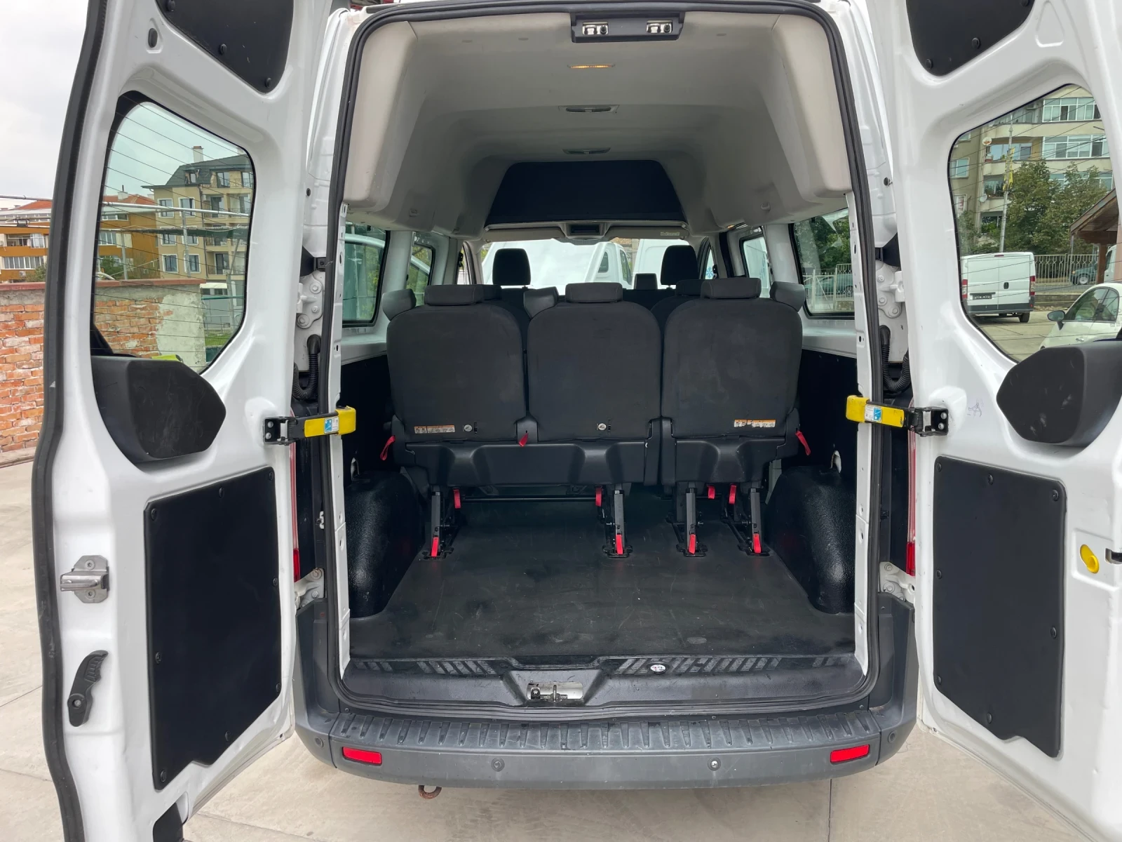 Ford Transit Custom 2.2 CDTi / LONG / КЛИМА / ПАРКТРОНИК / АВТОПИЛОТ, снимка 11 - Бусове и автобуси - 56326448
