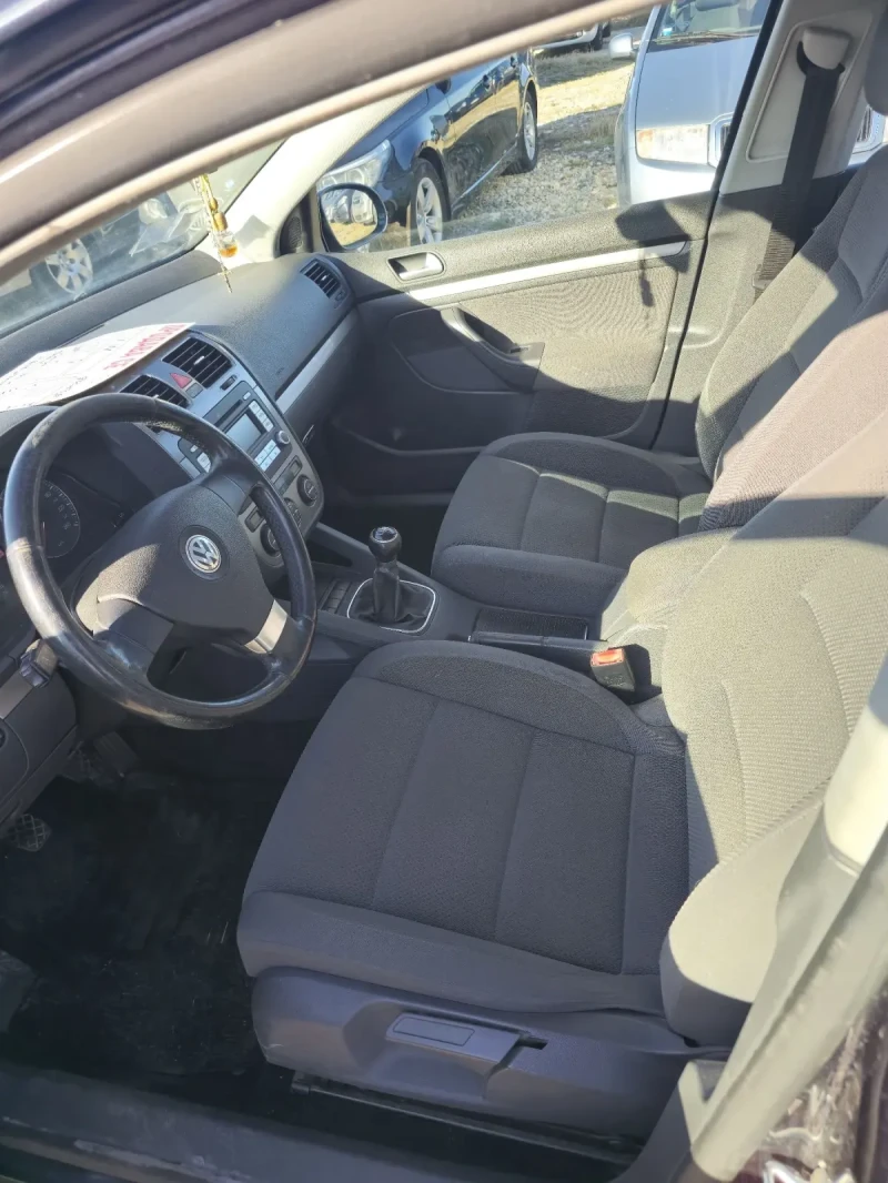 VW Golf 1.6i, снимка 7 - Автомобили и джипове - 48097968