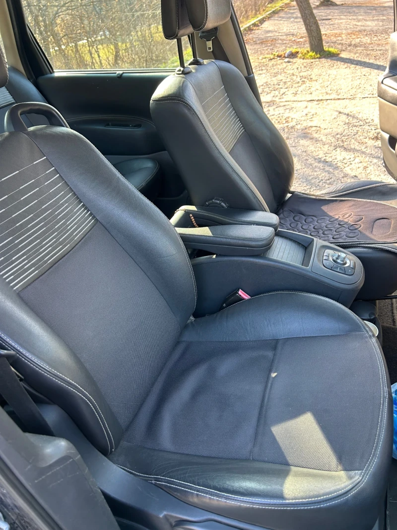 Renault Scenic, снимка 6 - Автомобили и джипове - 49537615