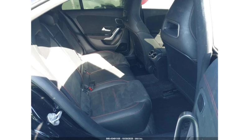 Mercedes-Benz CLA 250, снимка 9 - Автомобили и джипове - 52643790