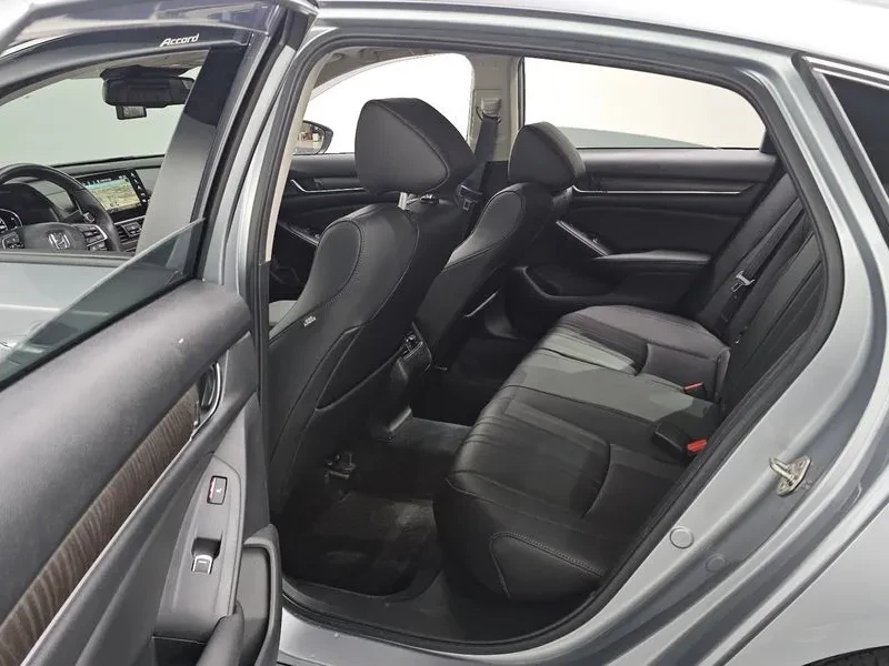 Honda Accord 1.5 Turbo, снимка 11 - Автомобили и джипове - 55814481