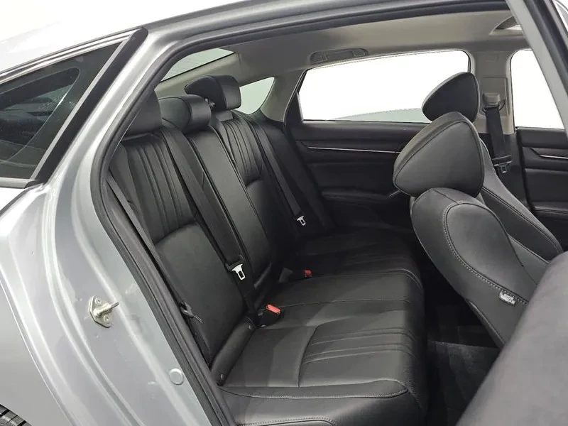 Honda Accord 1.5 Turbo, снимка 12 - Автомобили и джипове - 55814481