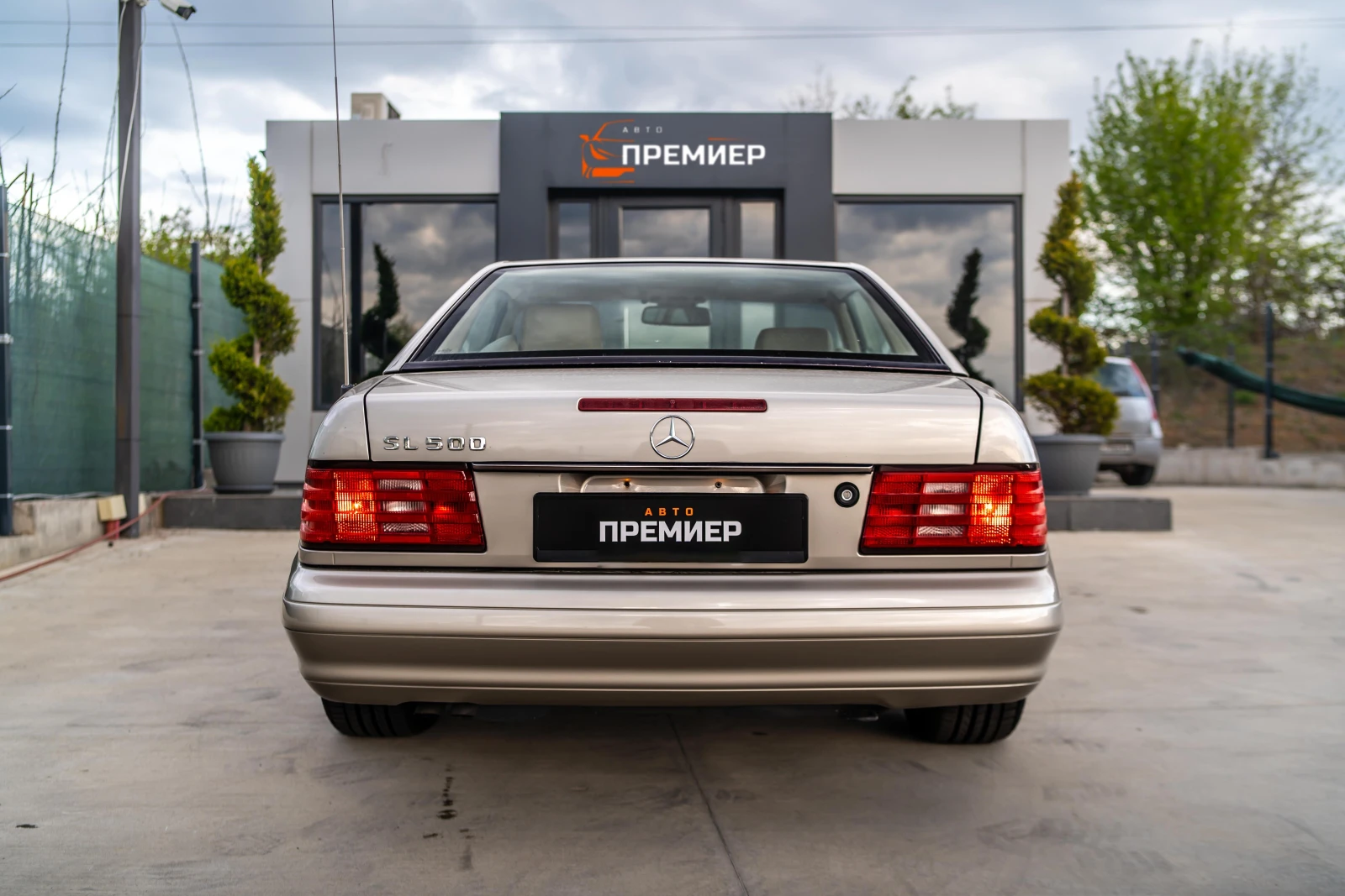 Mercedes-Benz SL 500 i-КАБРИОЛЕТ-УНИКАЛНО ЗАПАЗЕН И БЕЗ РЪЖДИ! - изображение 3