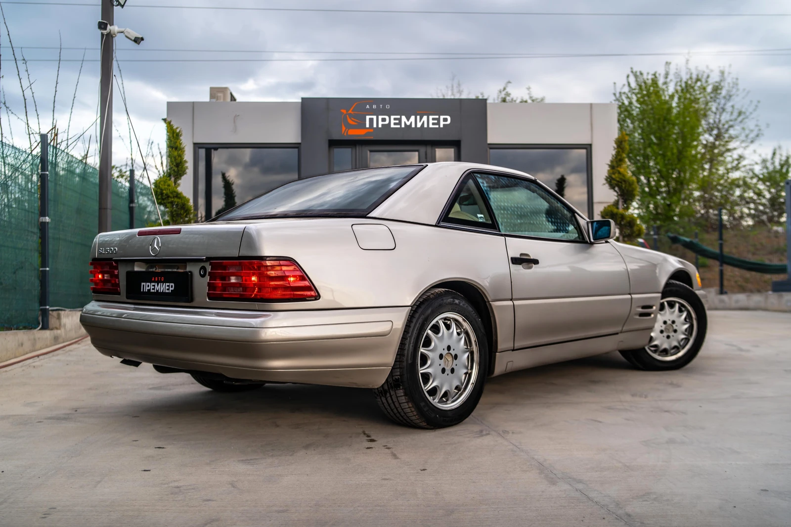 Mercedes-Benz SL 500 i-КАБРИОЛЕТ-УНИКАЛНО ЗАПАЗЕН И БЕЗ РЪЖДИ! - изображение 4