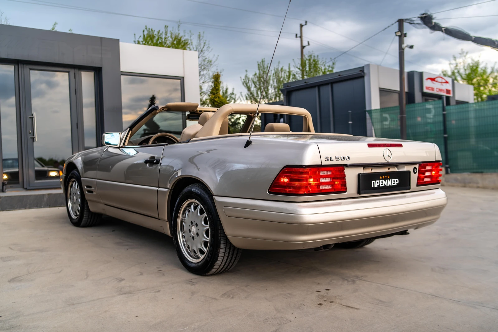 Mercedes-Benz SL 500 i-КАБРИОЛЕТ-УНИКАЛНО ЗАПАЗЕН И БЕЗ РЪЖДИ! - изображение 8