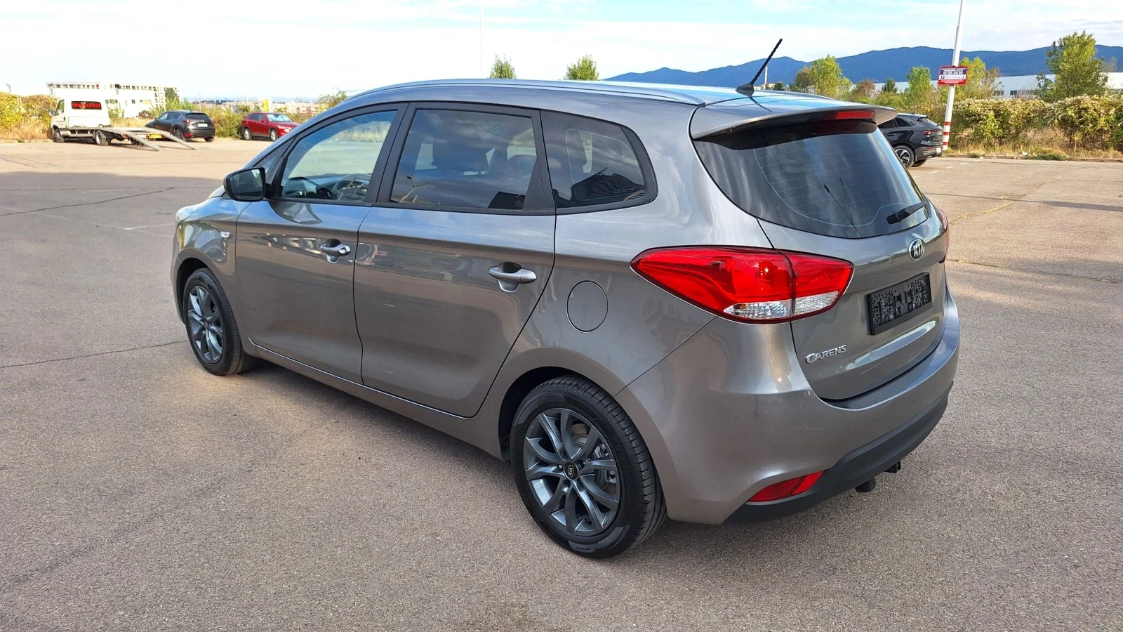 Kia Carens 1.6-135кс. 7-места.НАВИ-ПОДГРЕВ - изображение 3