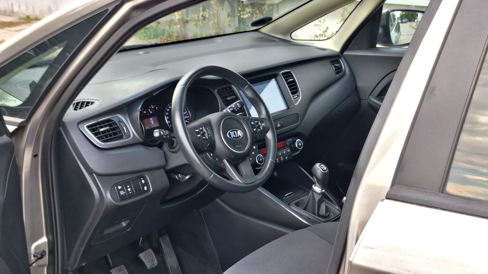 Kia Carens 1.6-135кс. 7-места.НАВИ-ПОДГРЕВ - изображение 6