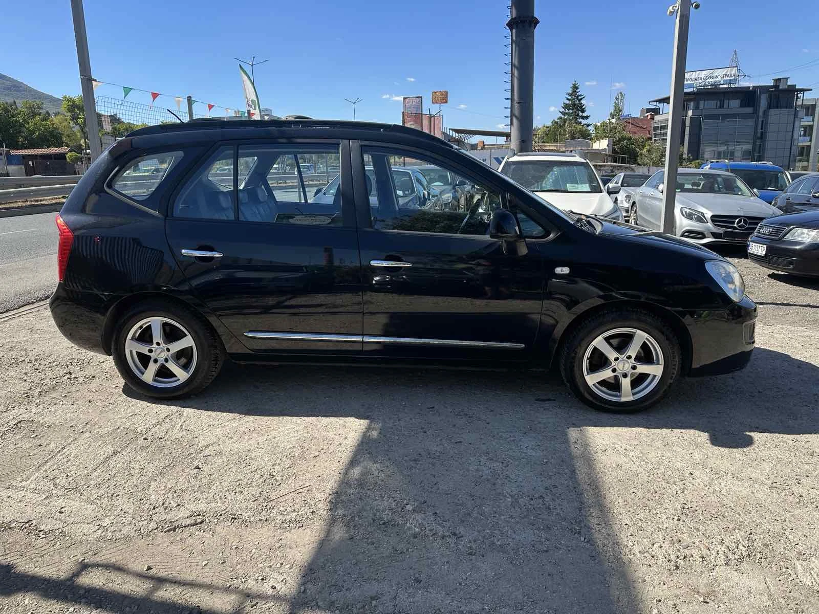Kia Carens 2.0CRDI Кожен салон - изображение 7