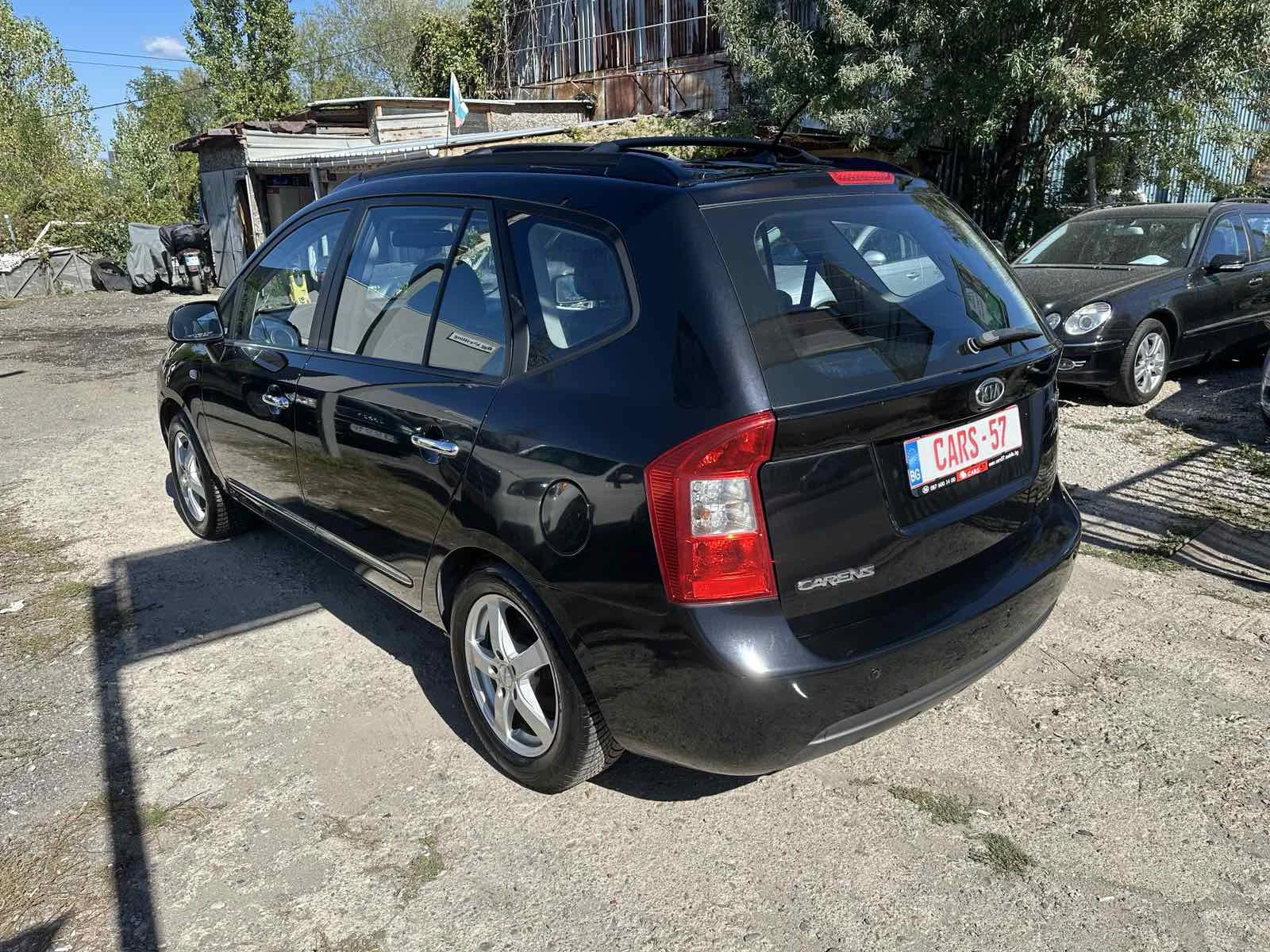 Kia Carens 2.0CRDI Кожен салон - изображение 4