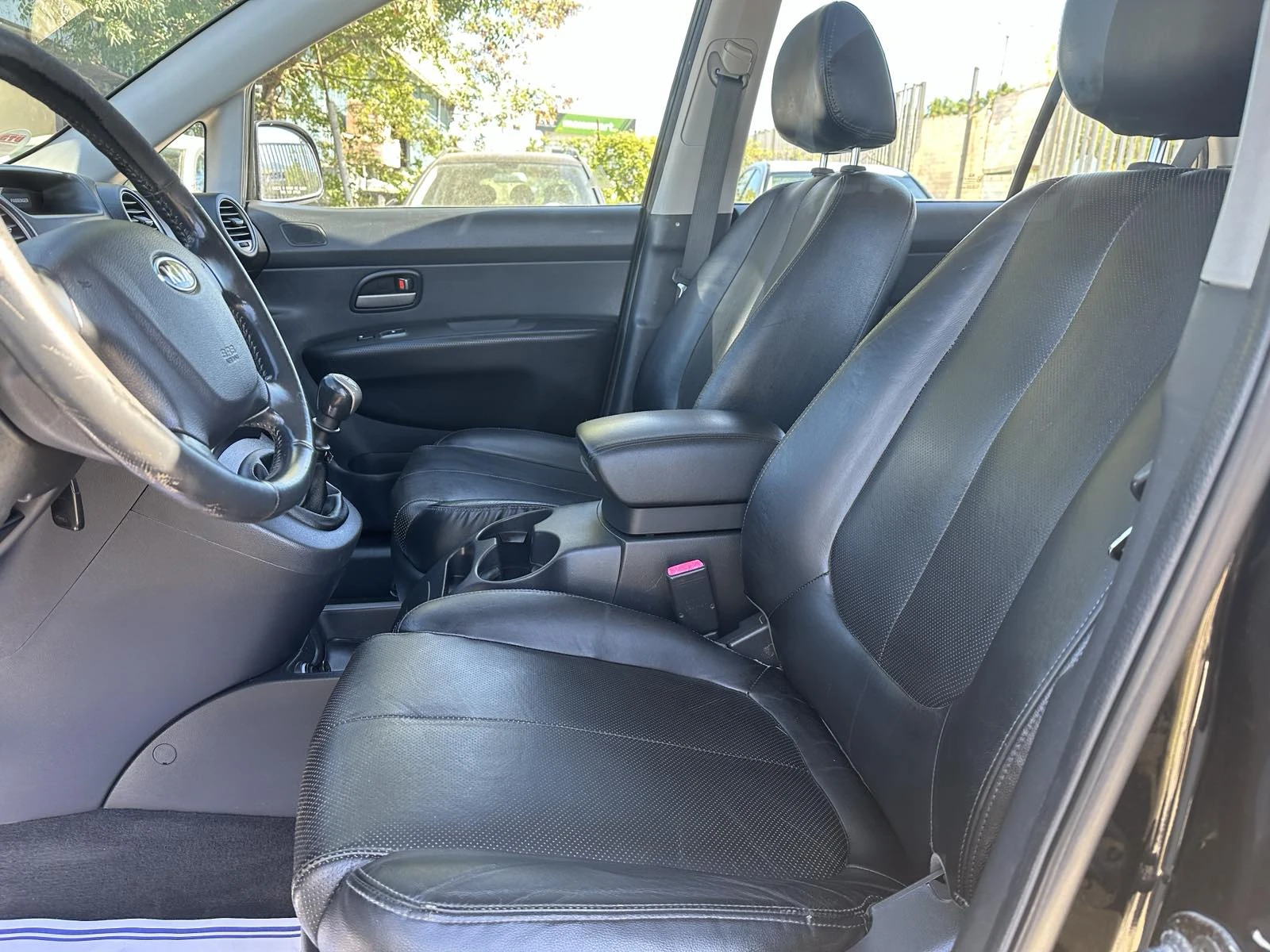 Kia Carens 2.0CRDI Кожен салон - изображение 9