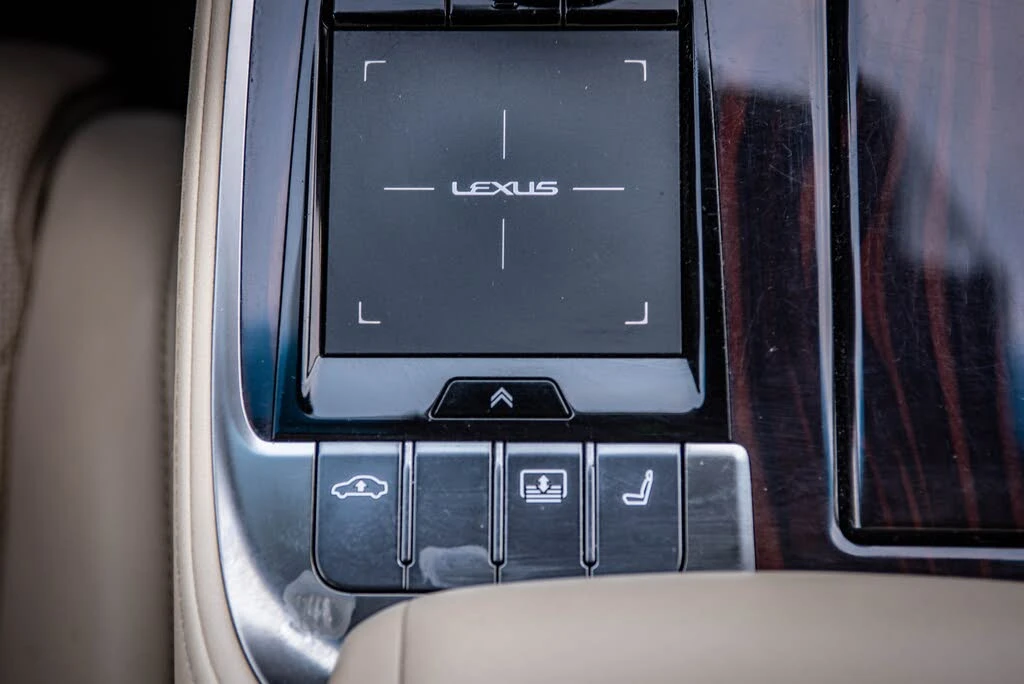 Lexus LS 500 MARK LEV* HEAD-UP* 360 КАМЕРИ* ОБДУХВАНЕ* ПАНОРАМА, снимка 14 - Автомобили и джипове - 54302458