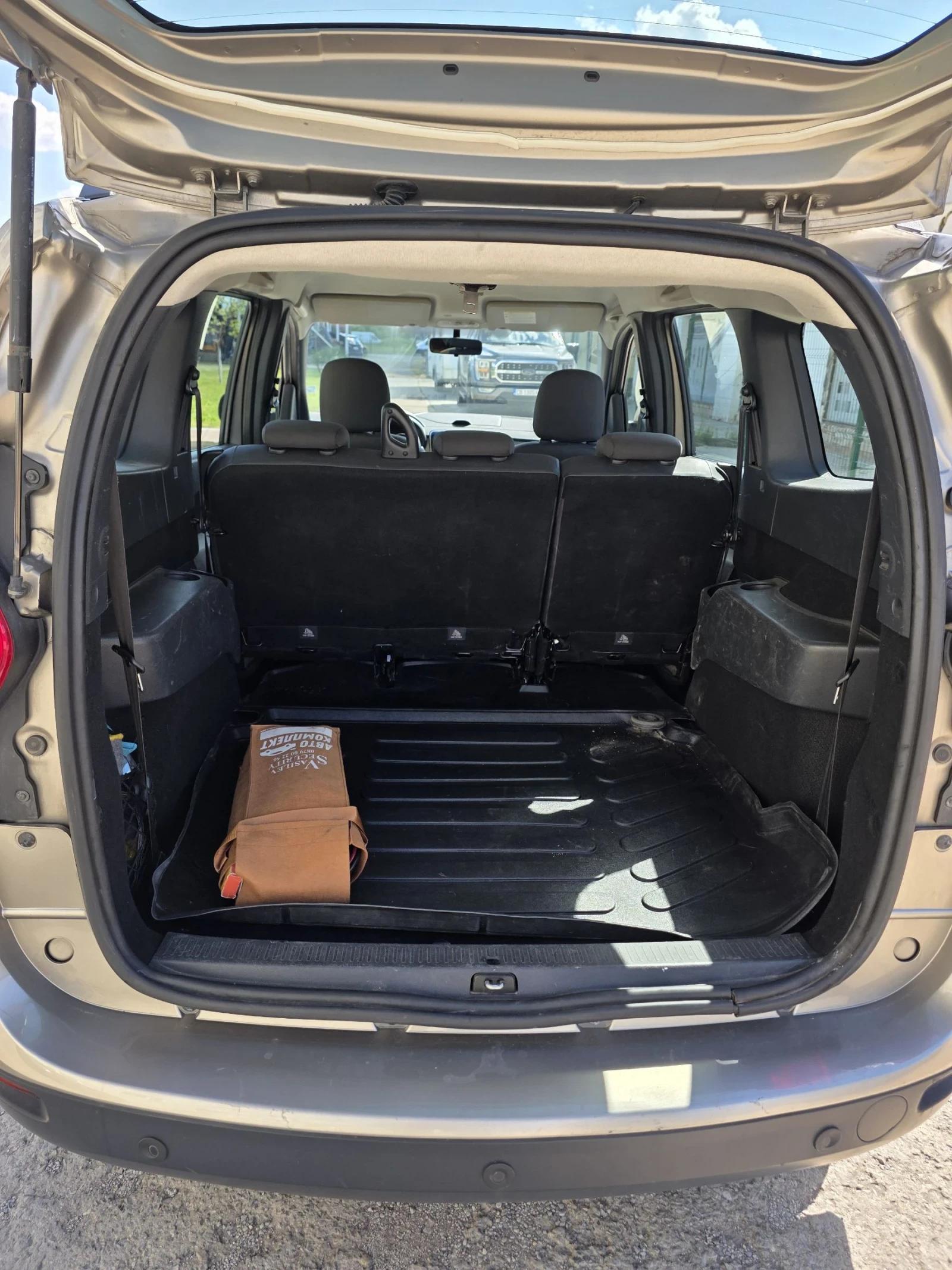 Dacia Lodgy 6+ 1, снимка 9 - Автомобили и джипове - 54432220