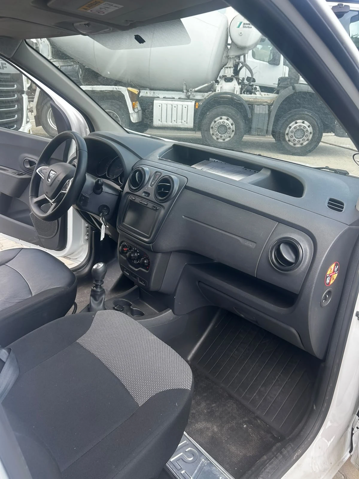 Dacia Dokker 1.5 dci, снимка 11 - Автомобили и джипове - 55570646