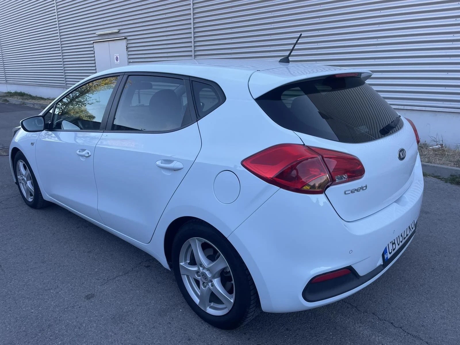 Kia Ceed 1.4 Бензин/Газ /Фабрична, снимка 4 - Автомобили и джипове - 56340177