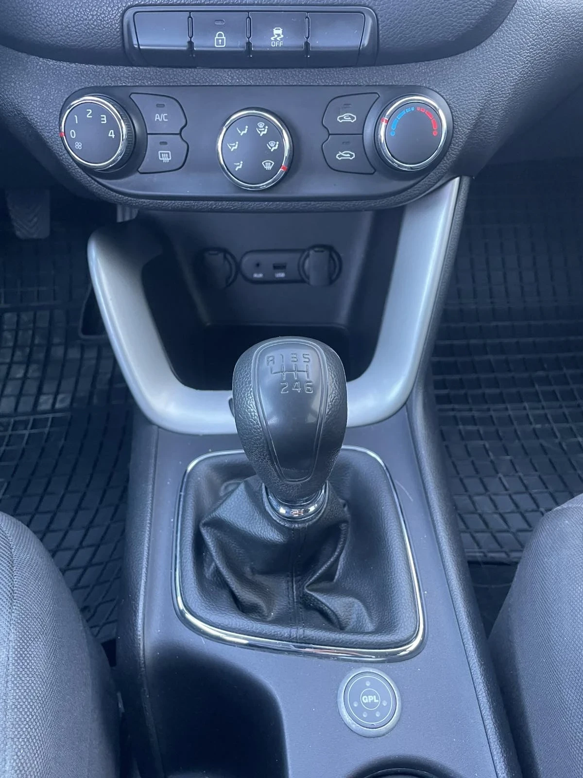 Kia Ceed 1.4 Бензин/Газ /Фабрична, снимка 9 - Автомобили и джипове - 56340177