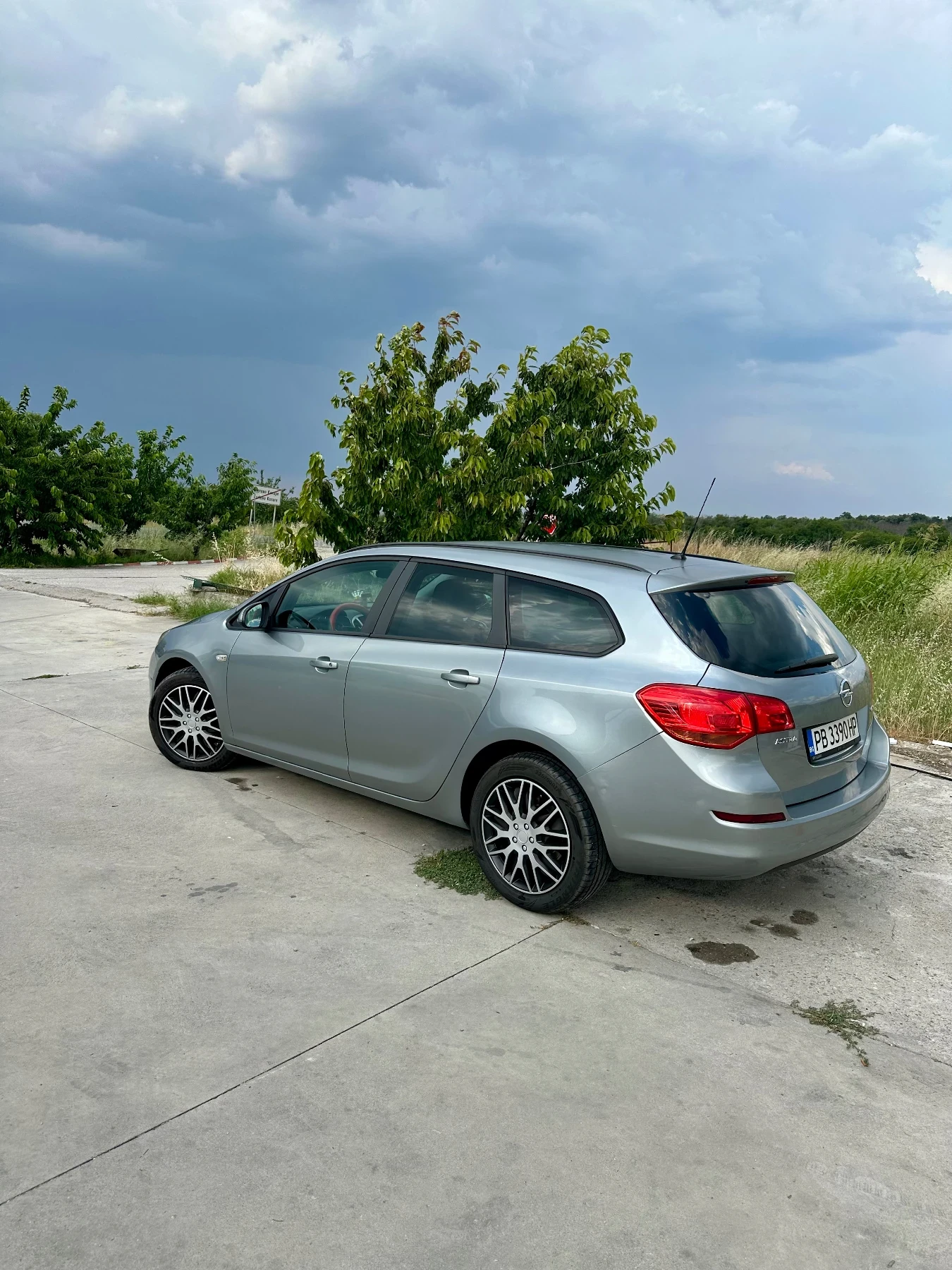 Opel Astra 1, 7 CDTI, снимка 4 - Автомобили и джипове - 56446309