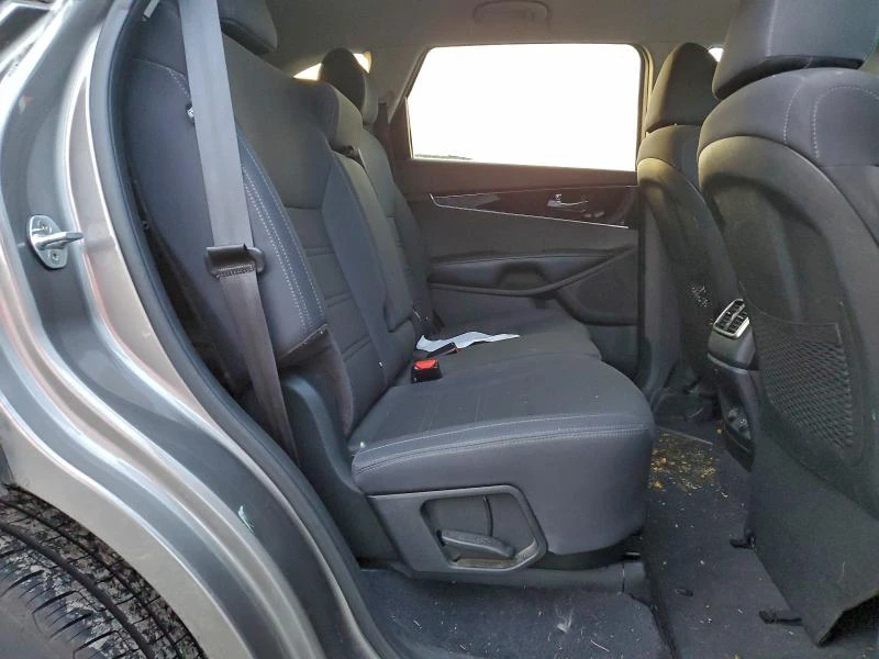 Kia Sorento 3.3L 6 All wheel drive, снимка 4 - Автомобили и джипове - 53083296