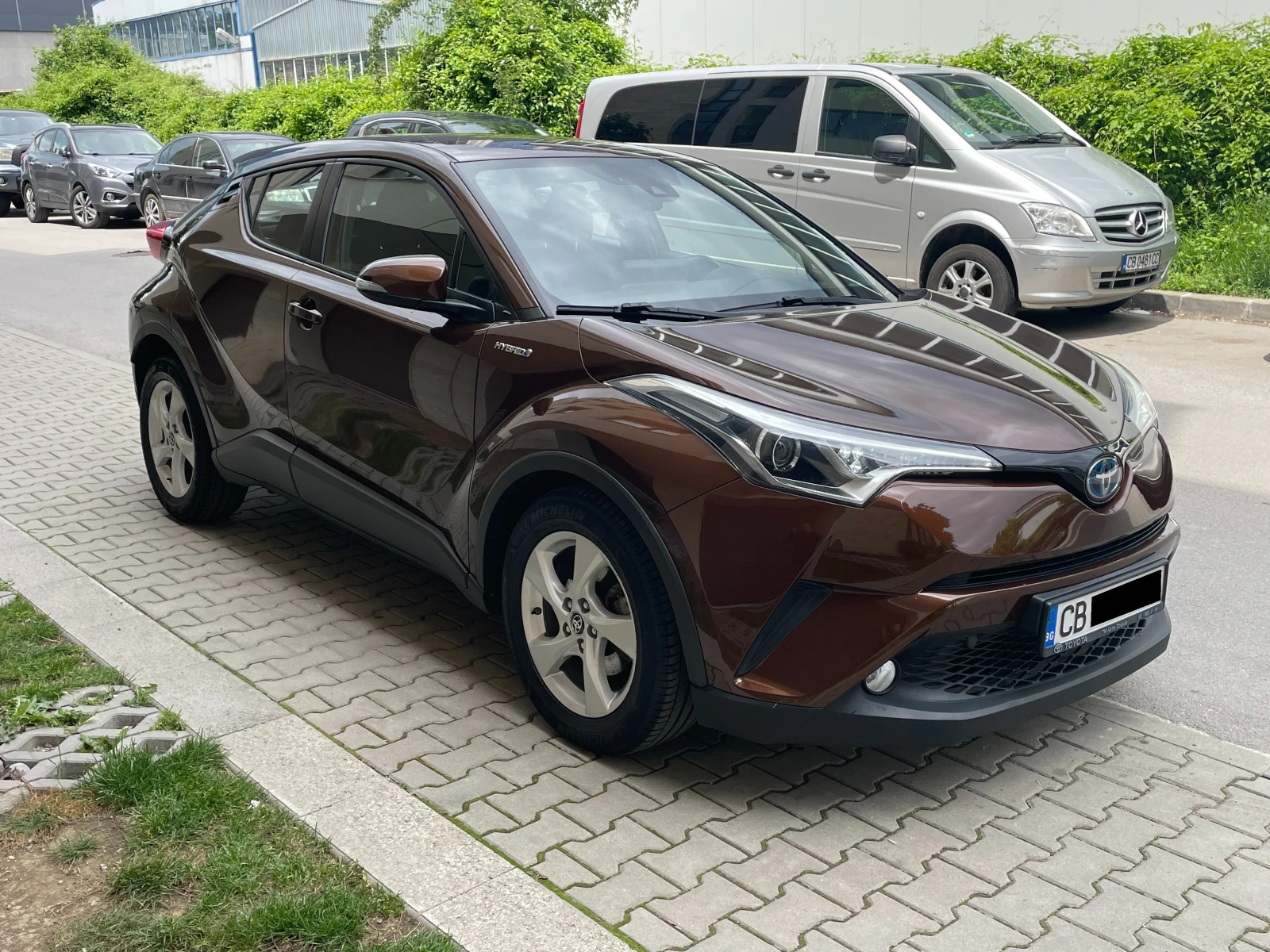 Toyota C-HR 1.8 Hybrid e-CVT - в ГАРАНЦИЯ - изображение 2