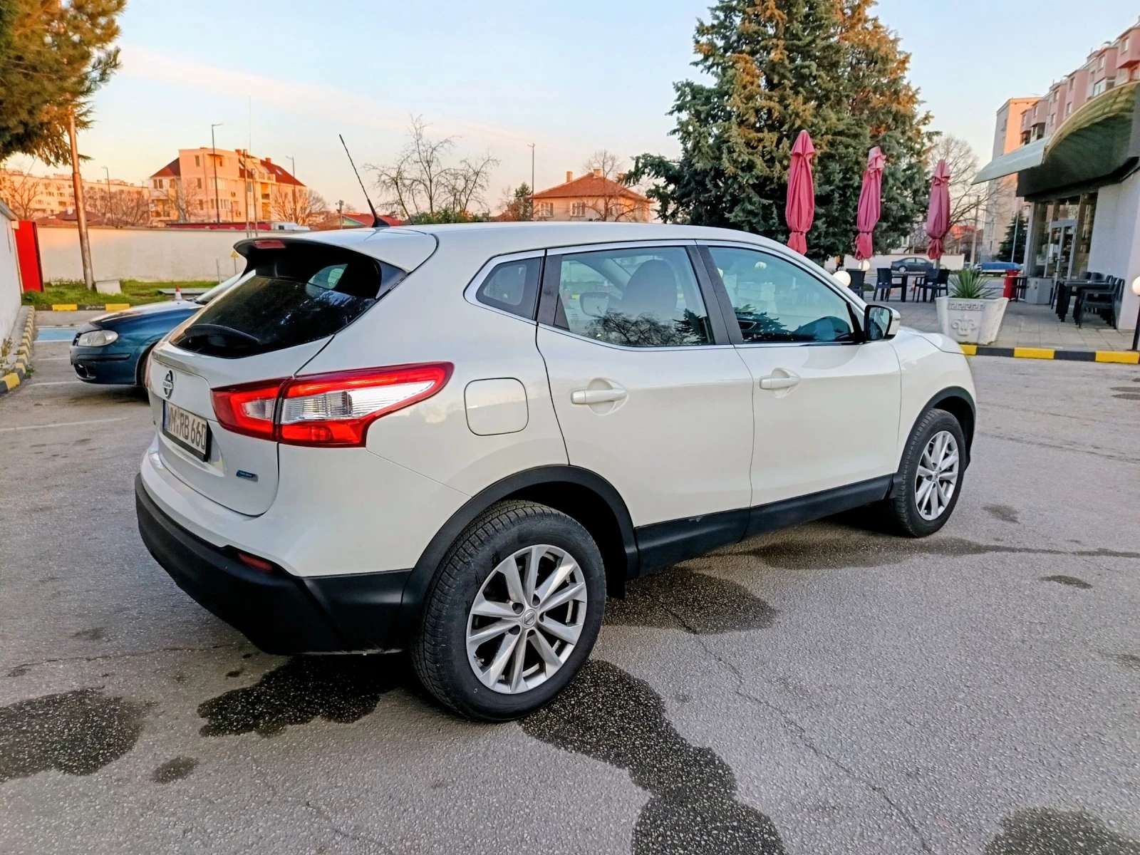 Nissan Qashqai 1.5.110 , снимка 8 - Автомобили и джипове - 53541304