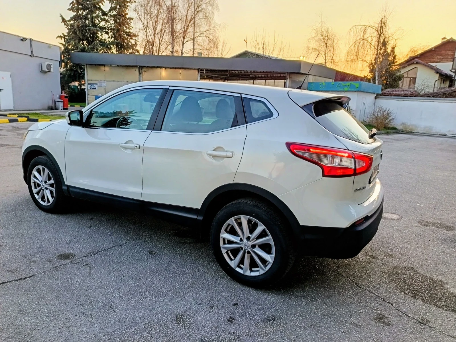 Nissan Qashqai 1.5.110 , снимка 9 - Автомобили и джипове - 53541304