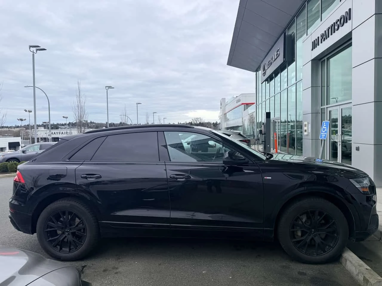 Audi Q8 * Technik * MATRIX* S-line* ОБДУХВАНЕ* , снимка 3 - Автомобили и джипове - 53727225