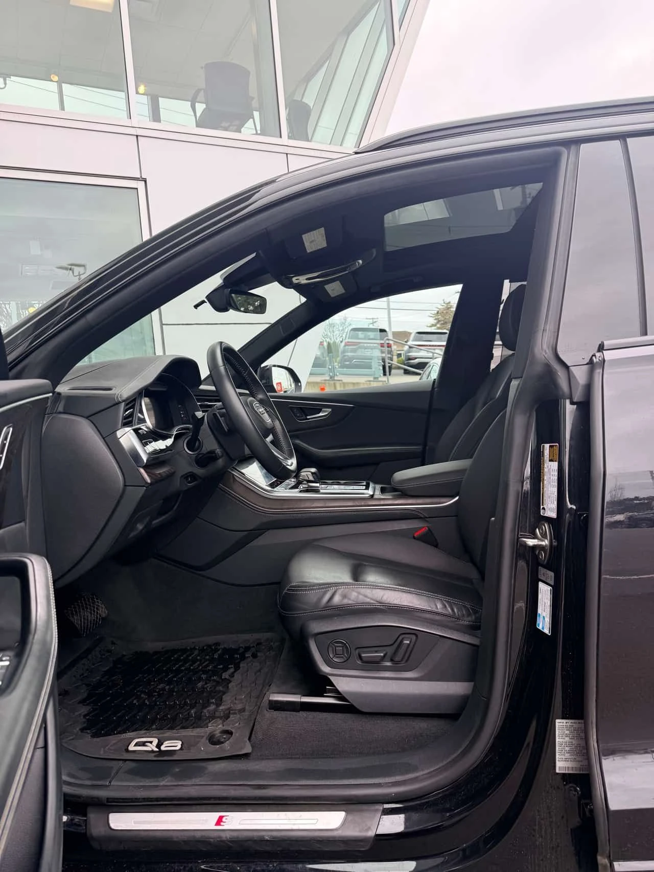 Audi Q8 * Technik * MATRIX* S-line* ОБДУХВАНЕ* , снимка 5 - Автомобили и джипове - 53727225