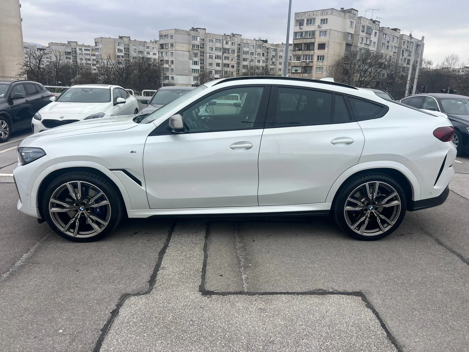 BMW X6 M50i, снимка 4 - Автомобили и джипове - 54032640