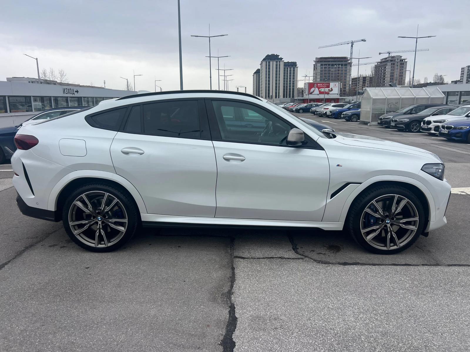 BMW X6 M50i, снимка 8 - Автомобили и джипове - 54032640