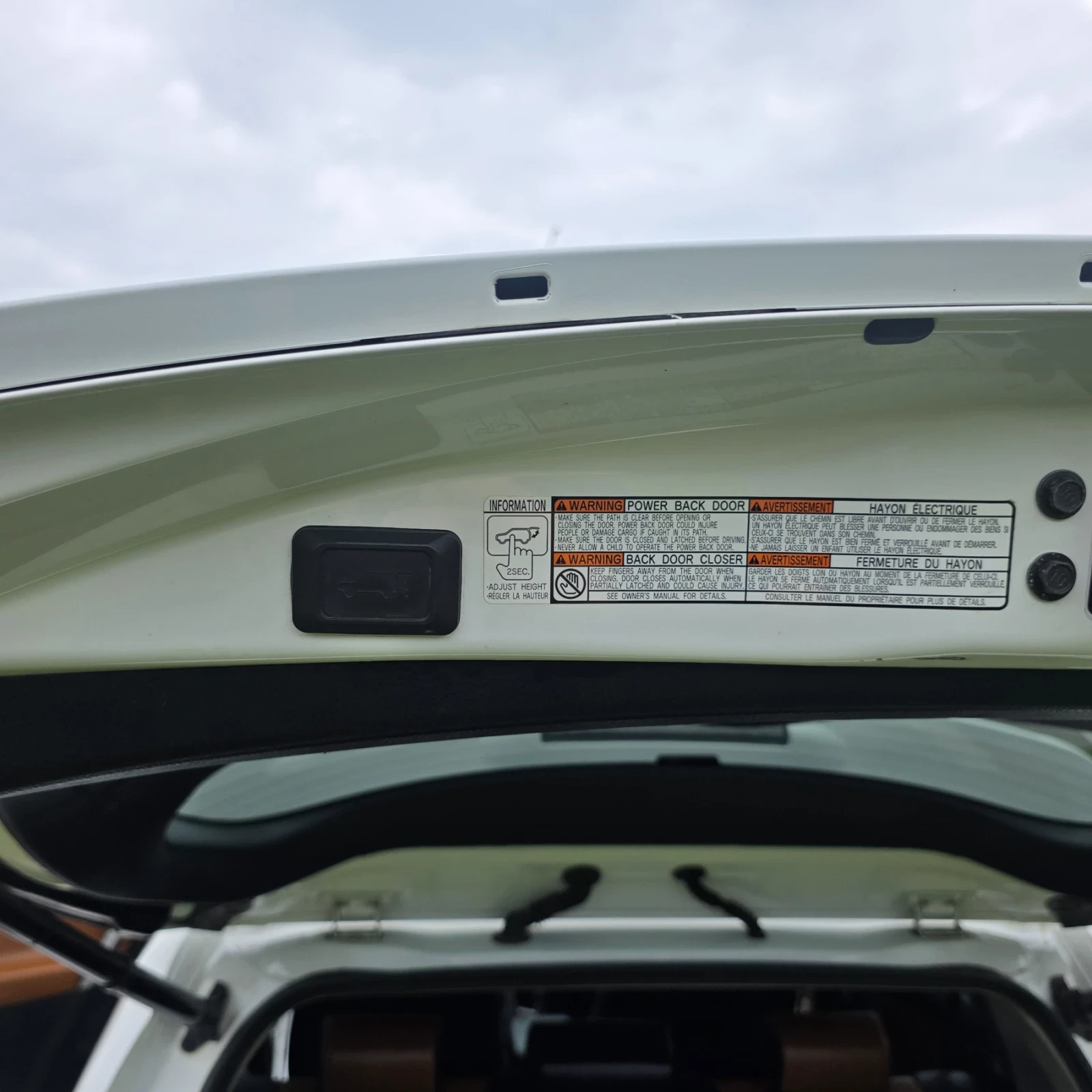 Toyota Rav4 2.5 Hybrid 4x4, снимка 16 - Автомобили и джипове - 54626835