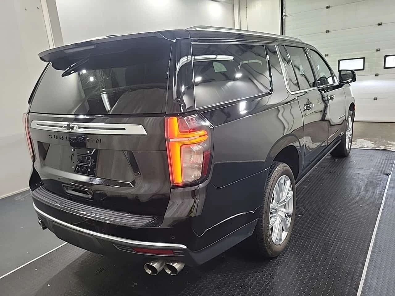 Chevrolet Suburban HIGH COUNTRY| ПОДГРЕВИ| ОБДУХВАНЕ| 2 КЛЮЧА| CARFAX, снимка 3 - Автомобили и джипове - 54784015