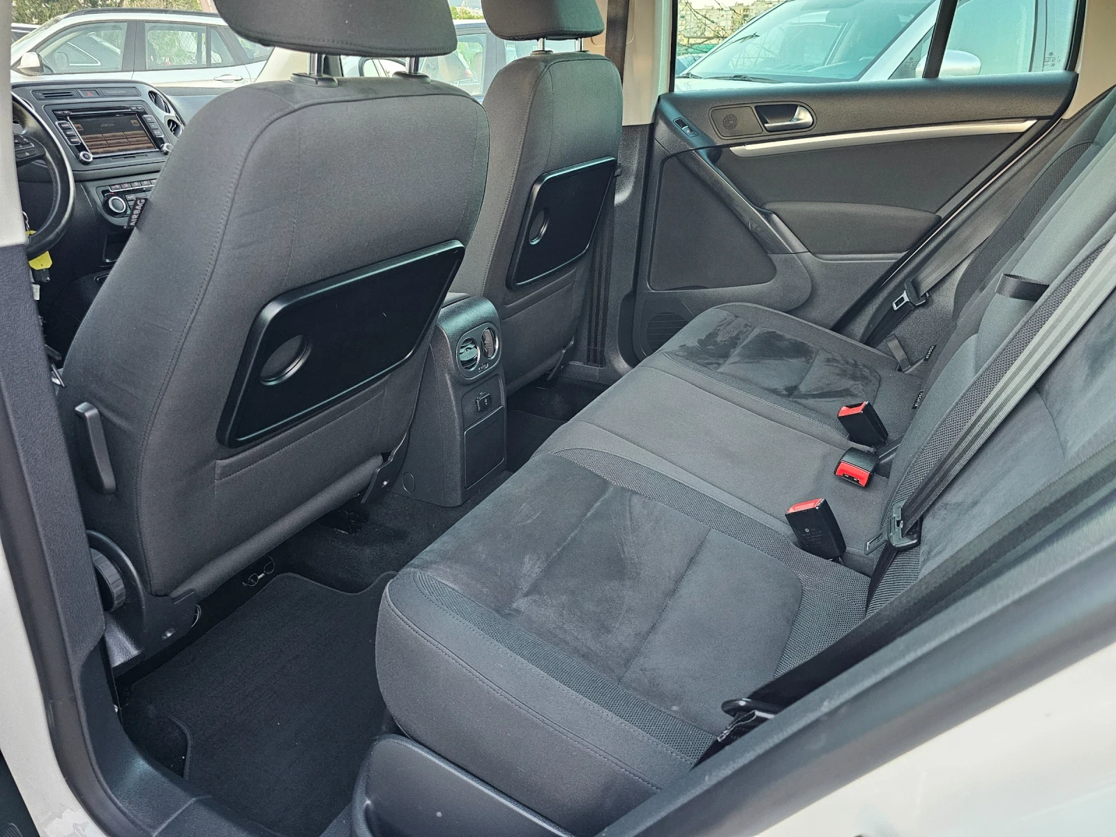 VW Tiguan 2.0TDI, 140к.с., DSG, снимка 10 - Автомобили и джипове - 55055345