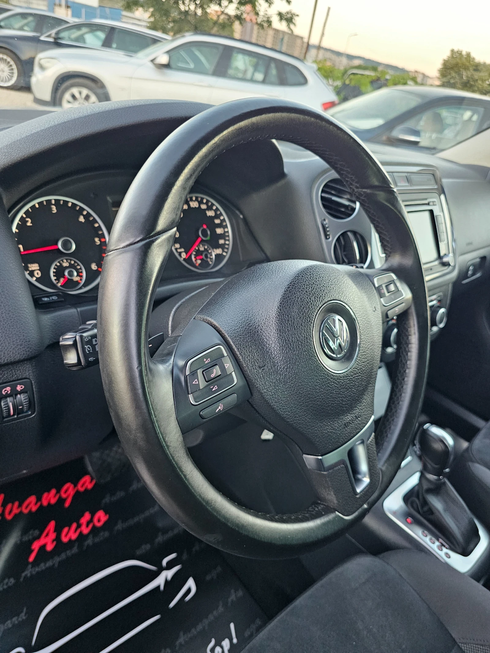 VW Tiguan 2.0TDI, 140к.с., DSG, снимка 12 - Автомобили и джипове - 55055345