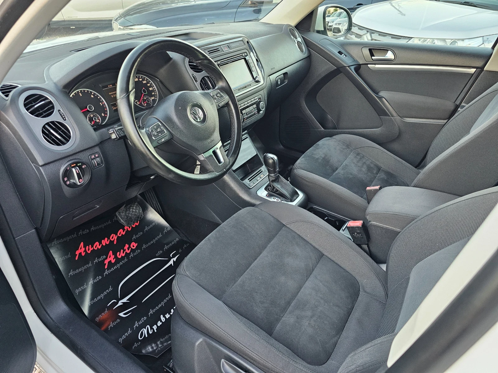 VW Tiguan 2.0TDI, 140к.с., DSG, снимка 8 - Автомобили и джипове - 55055345