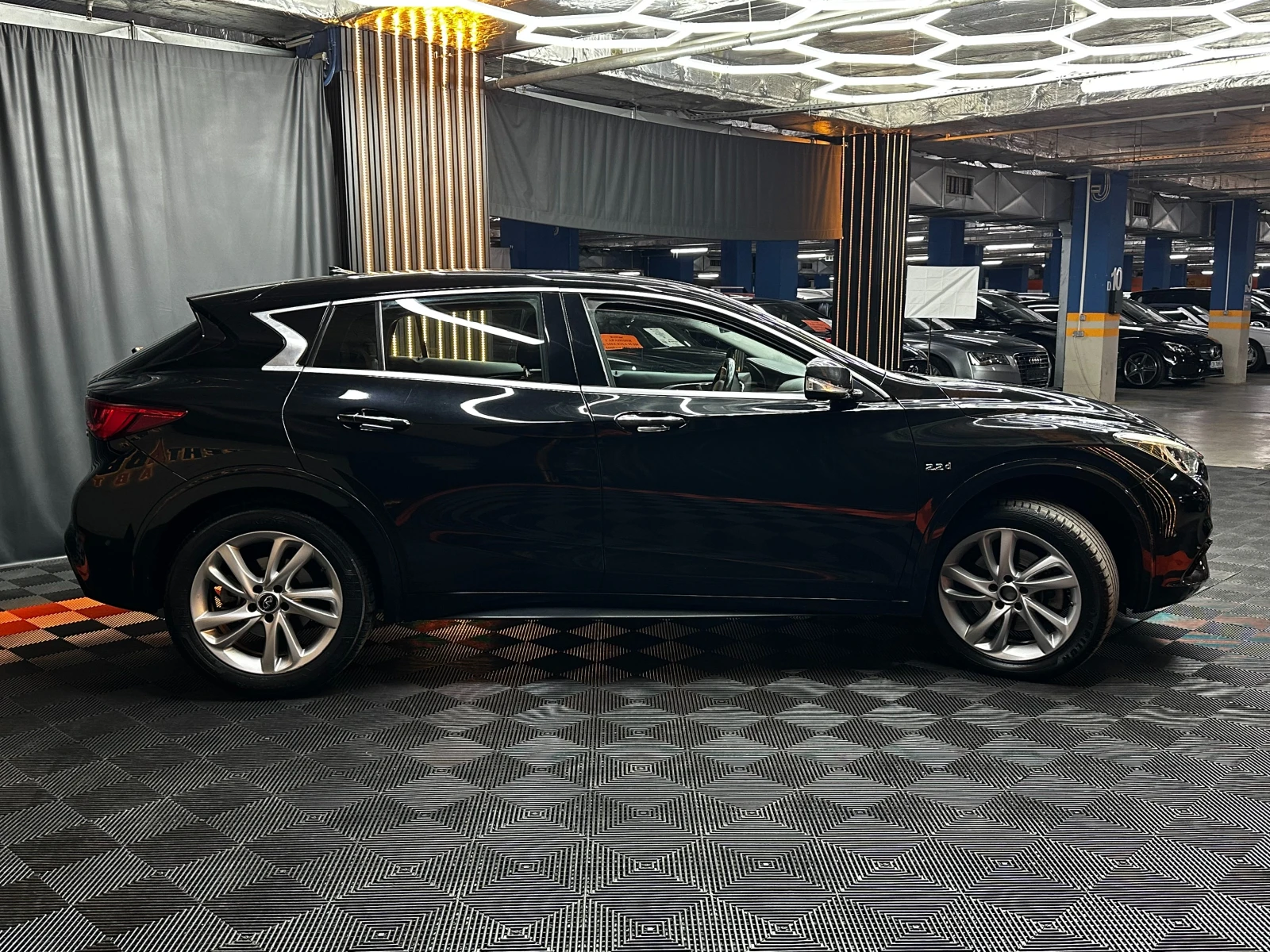 Infiniti Q30 2.2d/Автомат/Реални километри, снимка 4 - Автомобили и джипове - 56271786