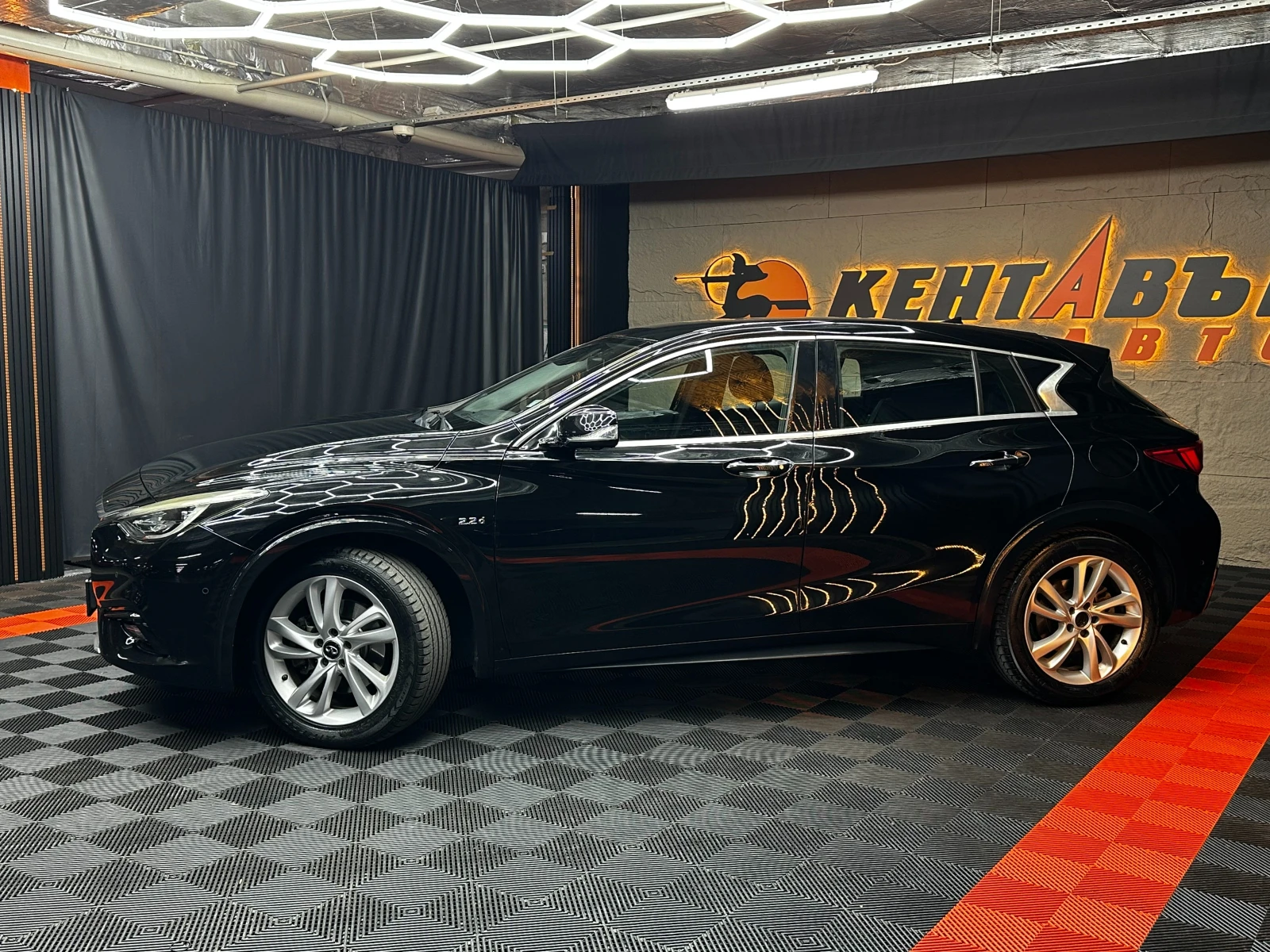Infiniti Q30 2.2d/Автомат/Реални километри, снимка 2 - Автомобили и джипове - 56271786