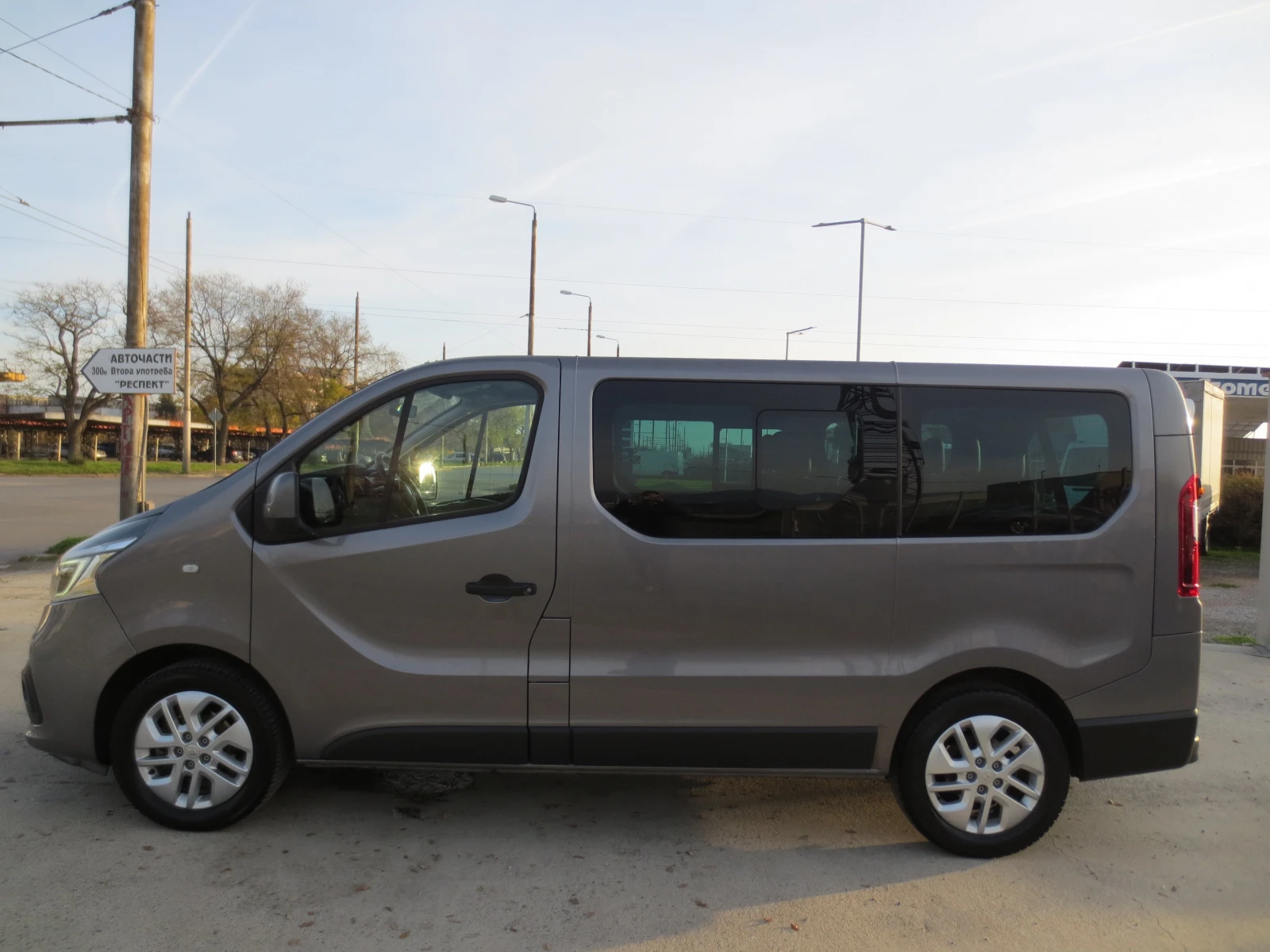 Renault Trafic 2.0DCI - изображение 8