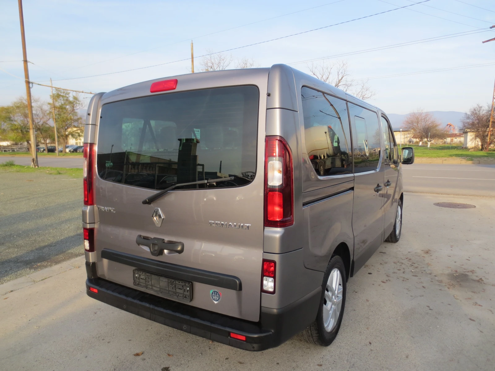 Renault Trafic 2.0DCI - изображение 5