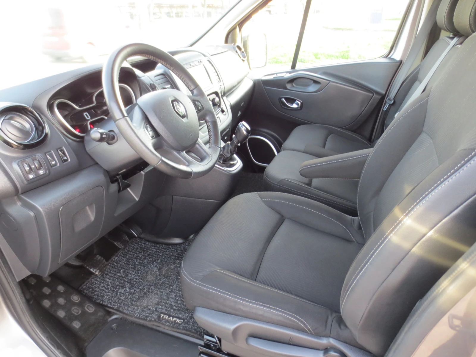 Renault Trafic 2.0DCI - изображение 9