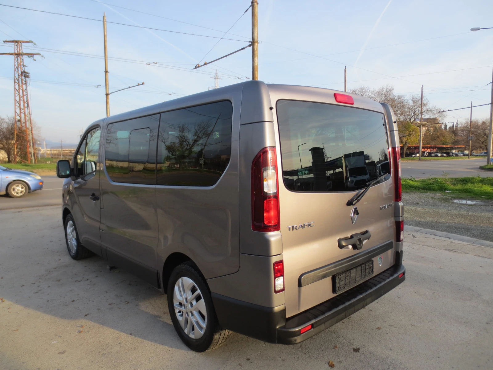 Renault Trafic 2.0DCI - изображение 7