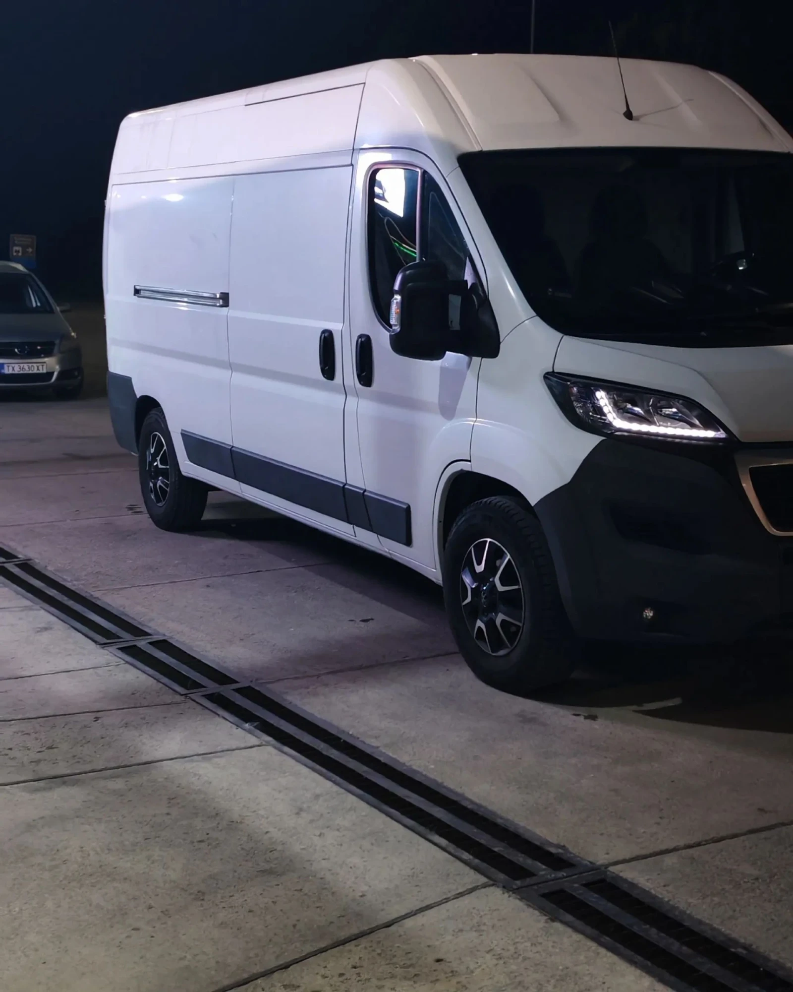 Peugeot Boxer макси база не използвано , снимка 2 - Бусове и автобуси - 54623750