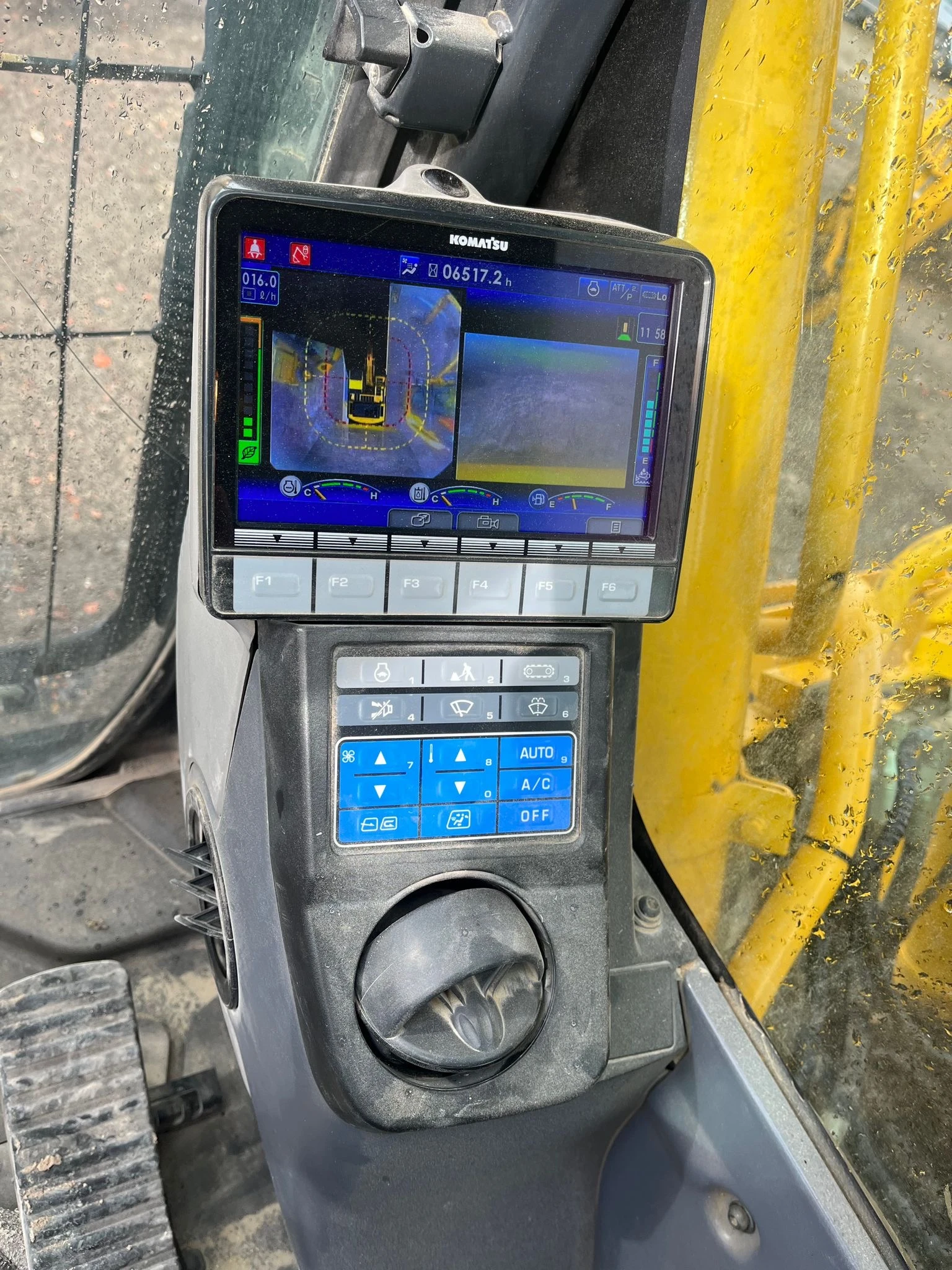 Багер Komatsu PC 240 NLC-11 3 КОФИ ЛИЗИНГ, снимка 6 - Индустриална техника - 53990816