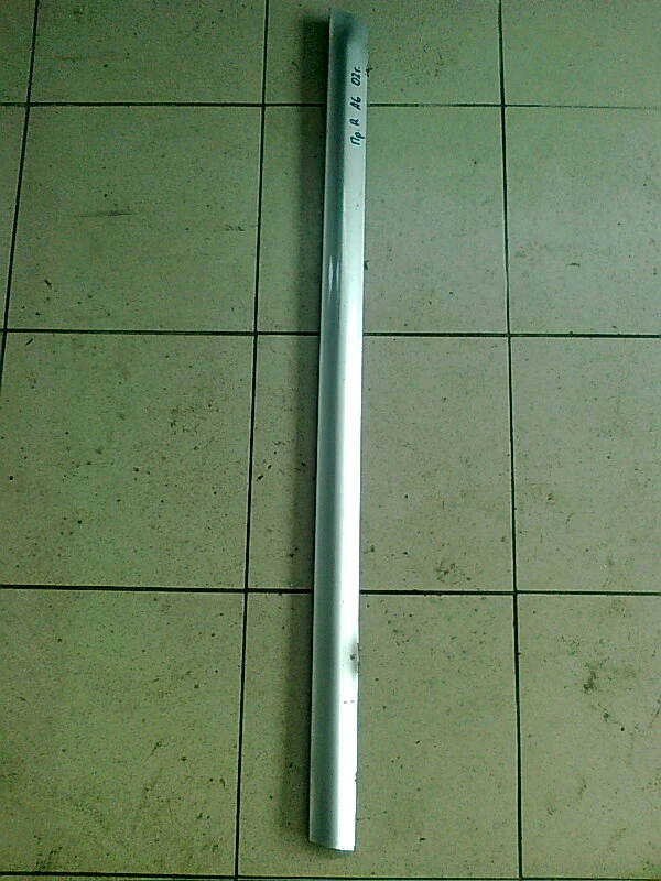 лайсна (предна дясна врата) за Ауди А6 02г.