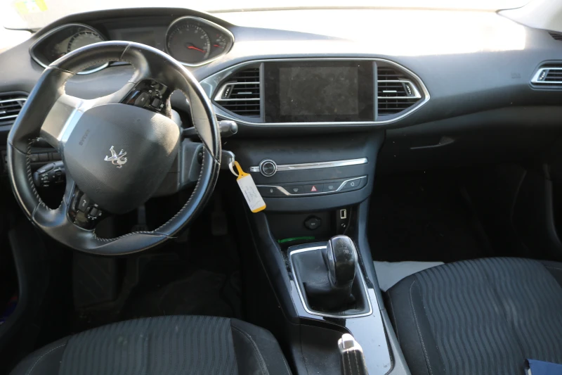 Peugeot 308 1.2 e-THP, снимка 11 - Автомобили и джипове - 47320784