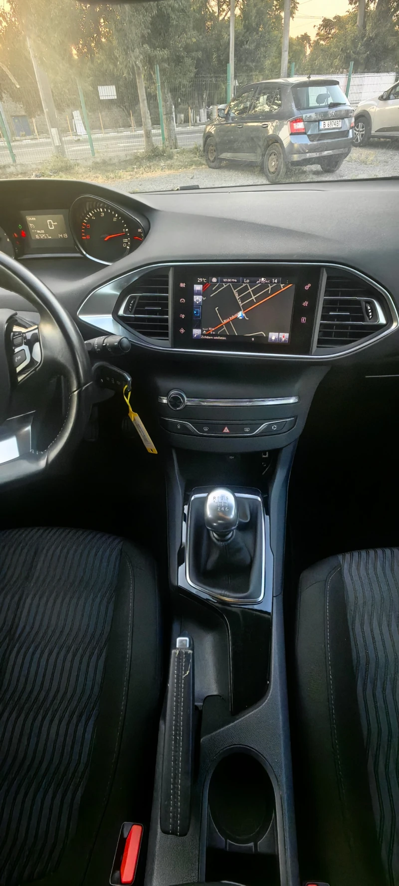 Peugeot 308 1.6 ehdi 120 ks, снимка 12 - Автомобили и джипове - 50812905