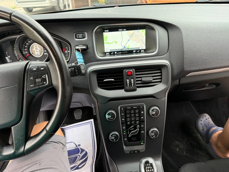 Volvo V40 2, 0D НОВ ВНОС !! НАВИГАЦИЯ !! , снимка 12 - Автомобили и джипове - 51548642