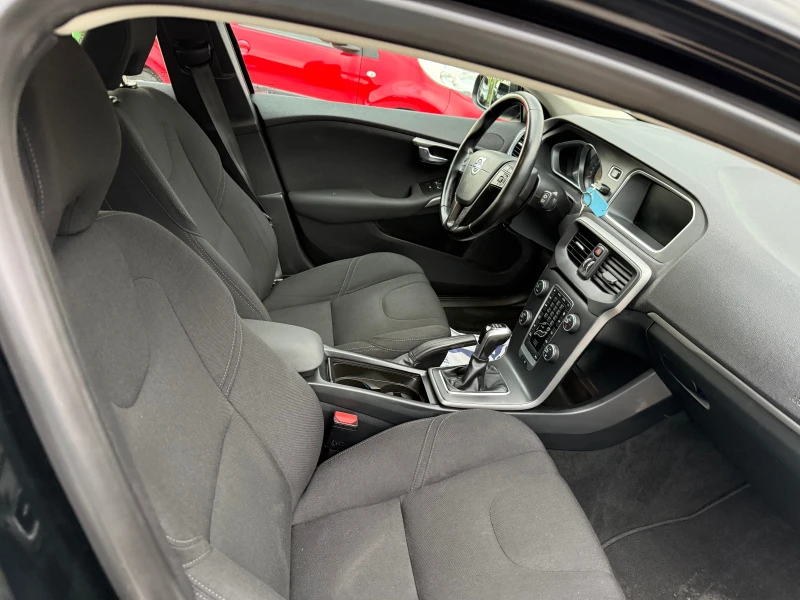 Volvo V40 2, 0D НОВ ВНОС !! НАВИГАЦИЯ !! , снимка 10 - Автомобили и джипове - 51548642