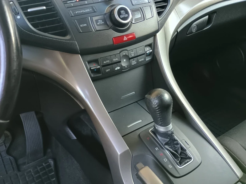 Honda Accord 2.0 бензин-газ 2010 автоматик 156кс , снимка 11 - Автомобили и джипове - 52638366