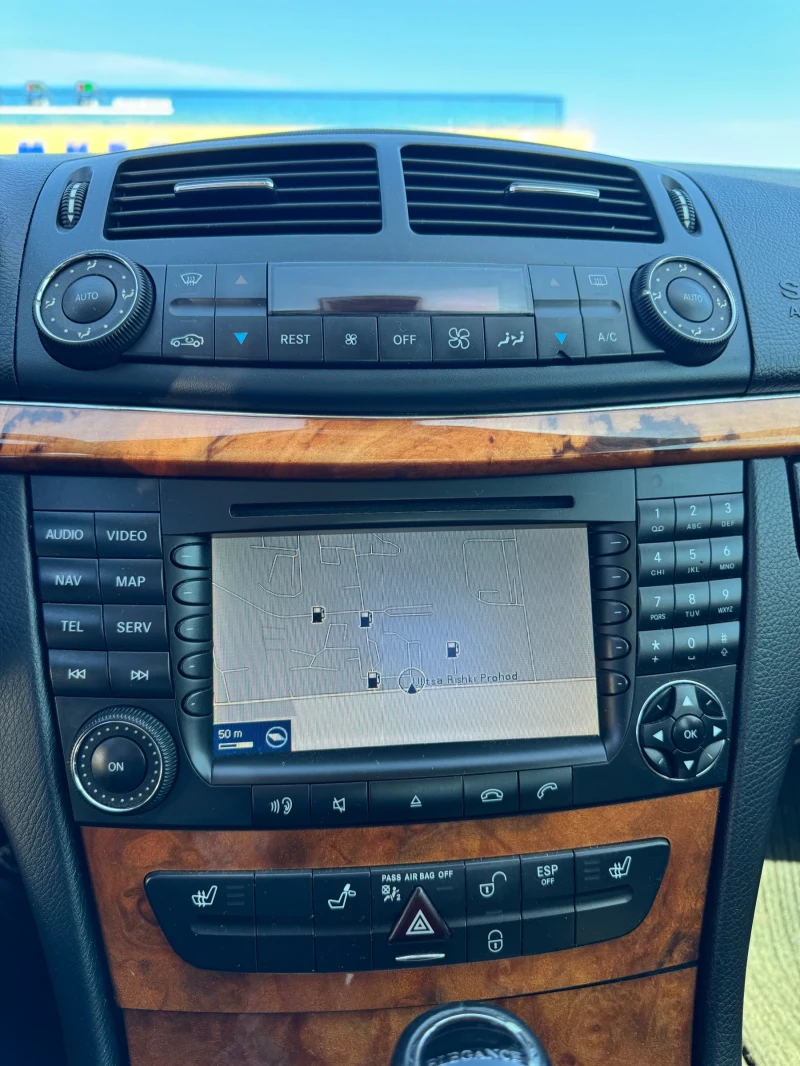 Mercedes-Benz E 320 AIRMATIC FACELIFT, снимка 12 - Автомобили и джипове - 52093411
