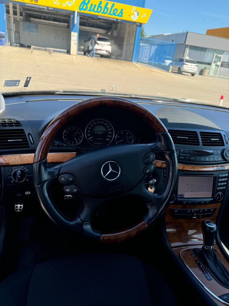Mercedes-Benz E 320 AIRMATIC FACELIFT, снимка 8 - Автомобили и джипове - 52093411