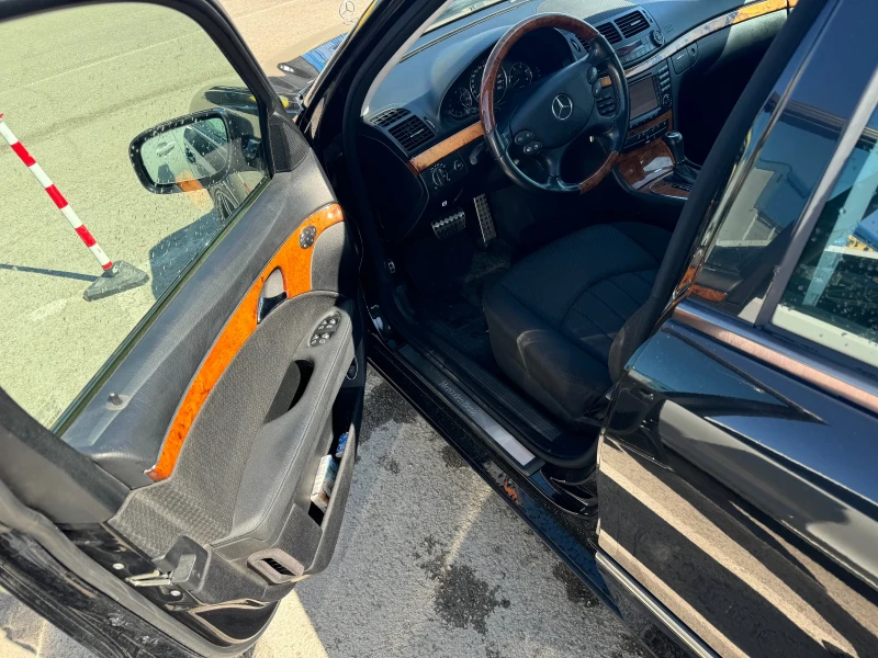 Mercedes-Benz E 320 AIRMATIC FACELIFT, снимка 10 - Автомобили и джипове - 52093411